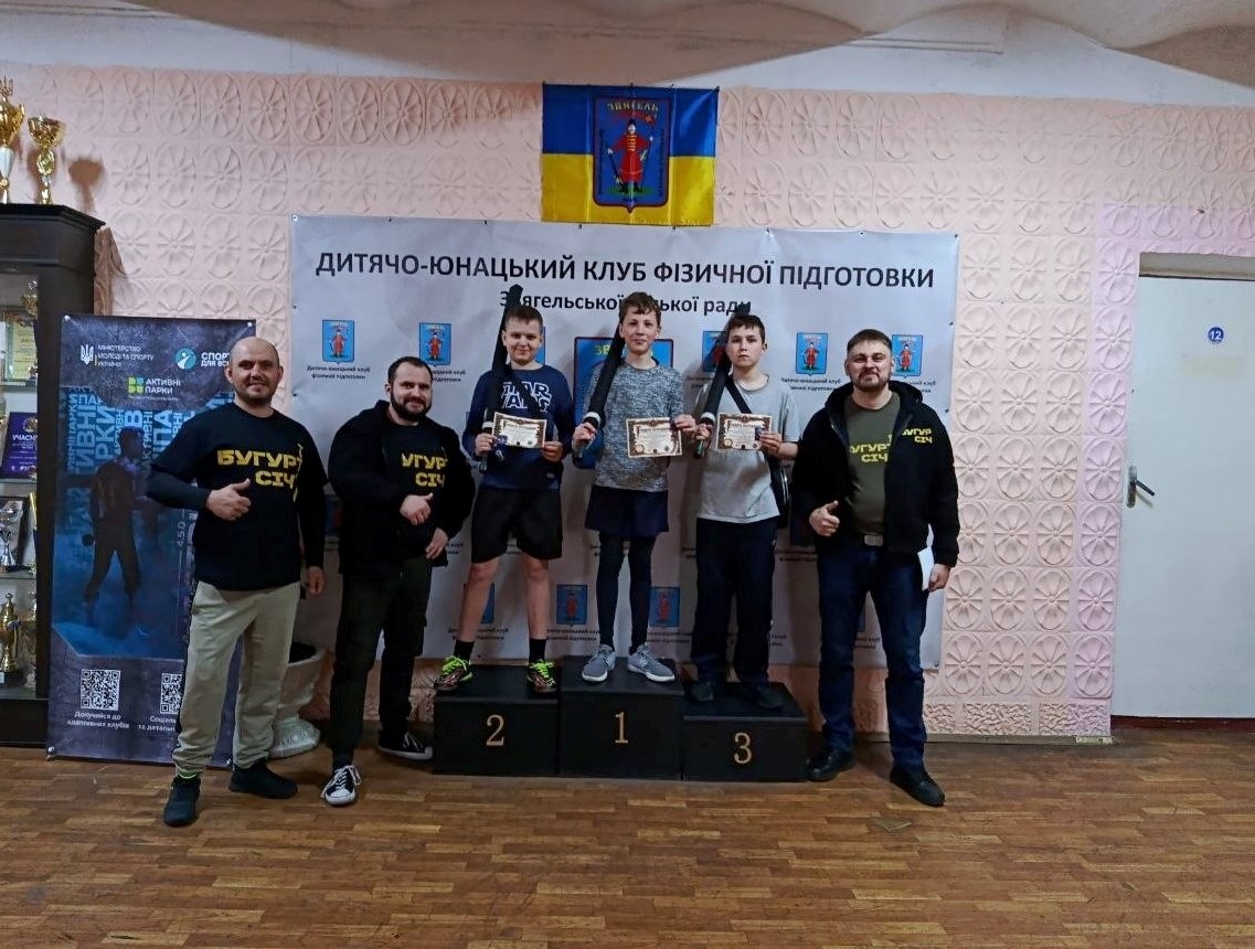 Мечі, щити і 30 секунд на бій: у Звягелі вперше провели дитячий турнір із середньовічного бою