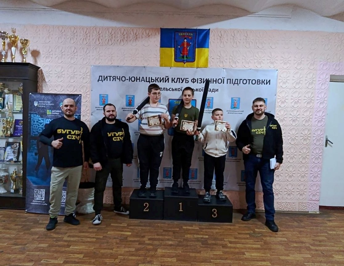 Мечі, щити і 30 секунд на бій: у Звягелі вперше провели дитячий турнір із середньовічного бою