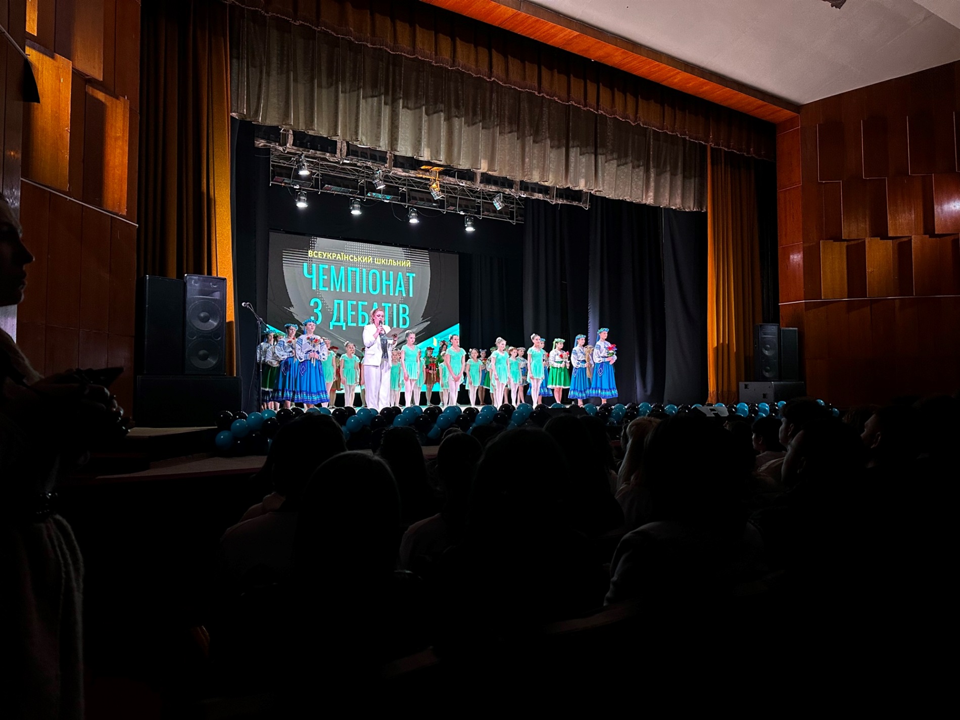 68 команд, 15 областей, одне місто: як Звягель став столицею шкільних дебатів