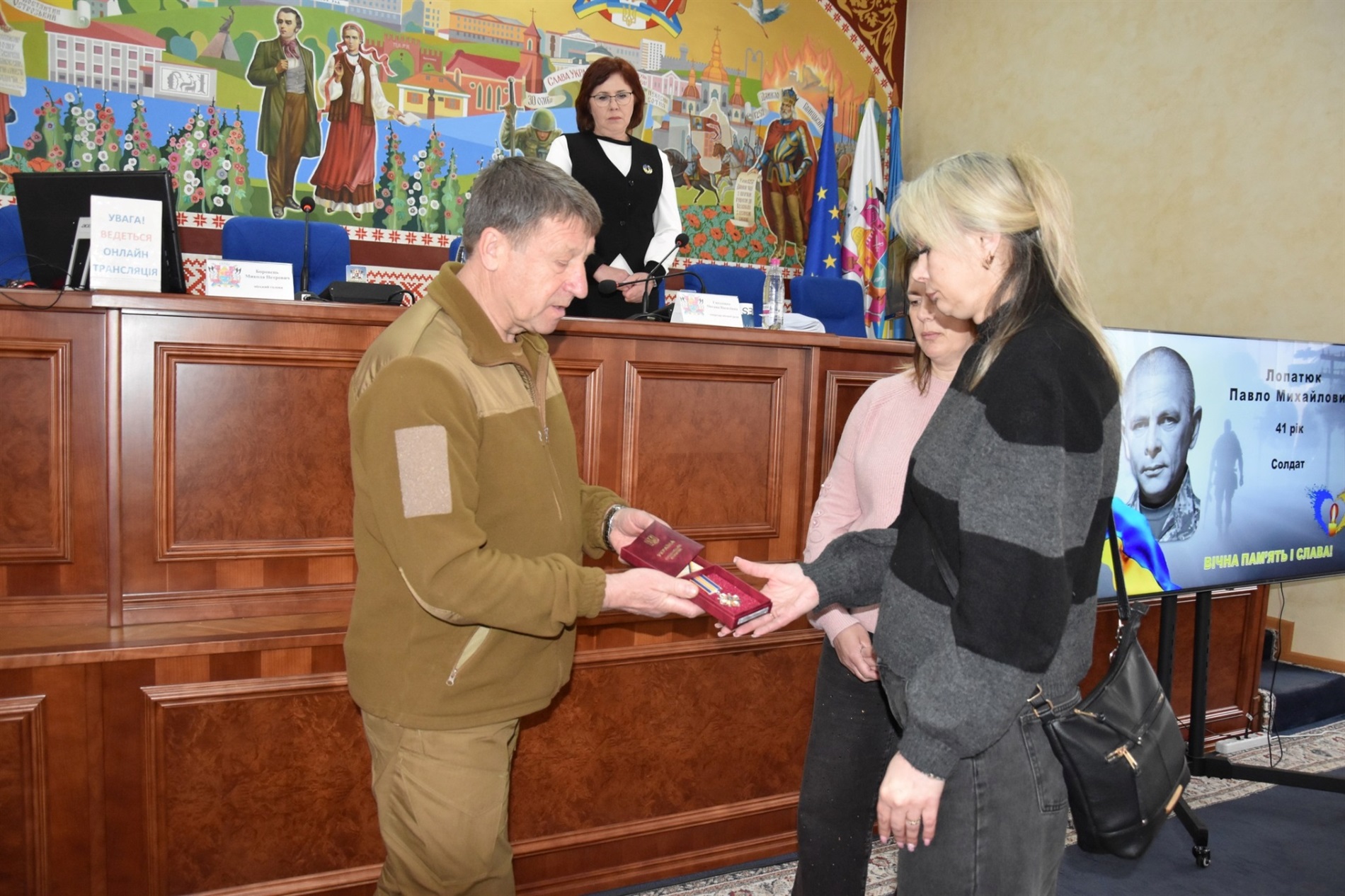 Школи, ОСББ, підтримка армії та пам'ять про героїв: які рішення ухвалили на сесії міської ради