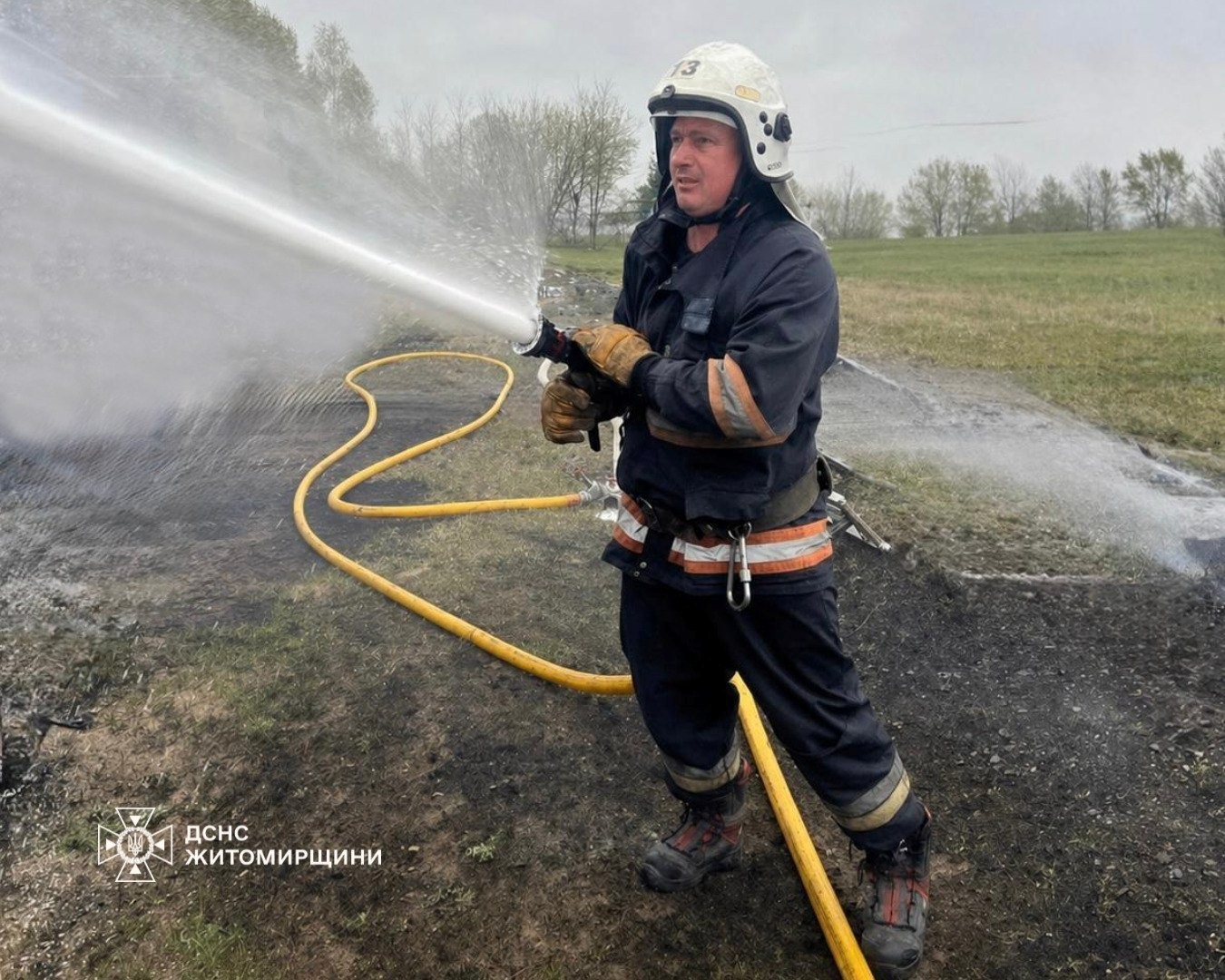 На вихідних росіяни знову атакували Житомирщину: пожежа на об'єкті інфраструктури