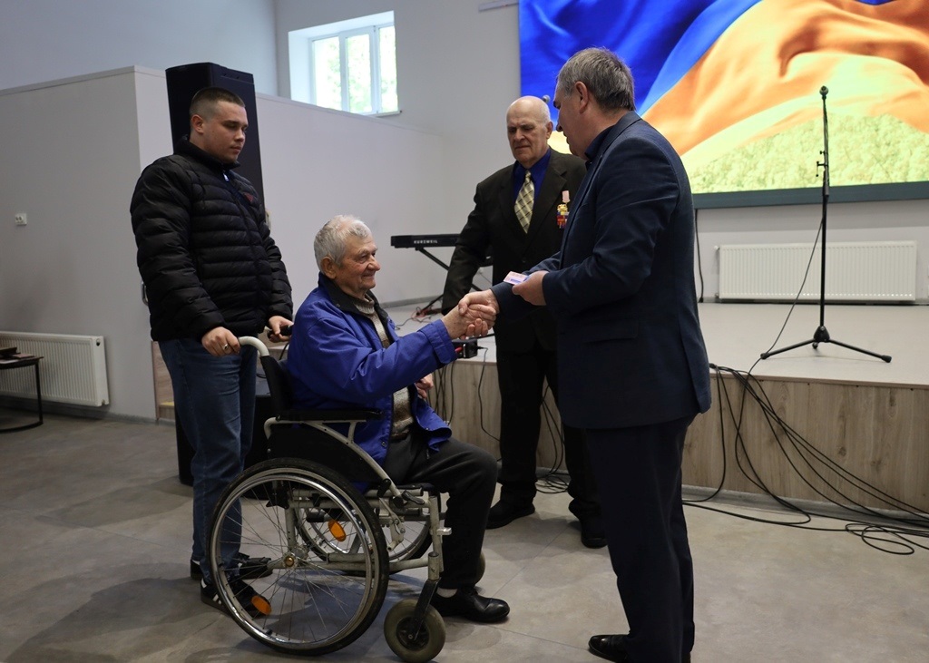 40 роковини Чорнобиля: у Звягелі вшанували ліквідаторів і нагородили учасників ліквідації катастрофи