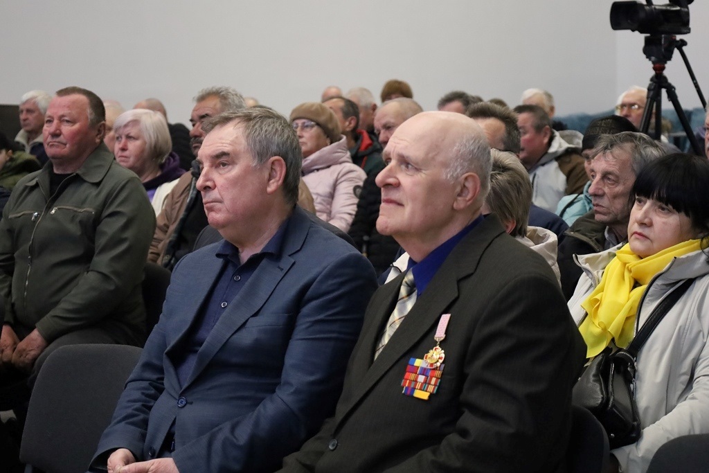 40 роковини Чорнобиля: у Звягелі вшанували ліквідаторів і нагородили учасників ліквідації катастрофи
