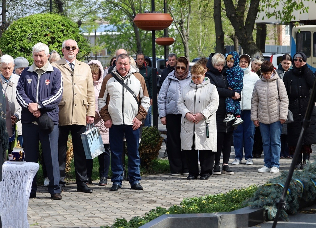 40 роковини Чорнобиля: у Звягелі вшанували ліквідаторів і нагородили учасників ліквідації катастрофи