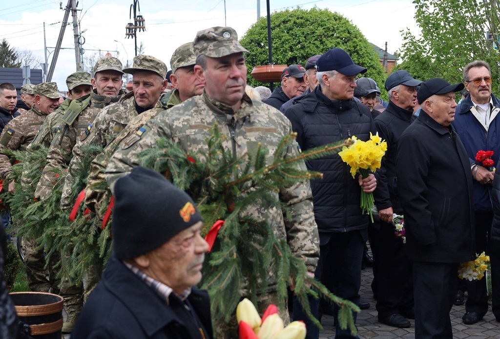 40 роковини Чорнобиля: у Звягелі вшанували ліквідаторів і нагородили учасників ліквідації катастрофи