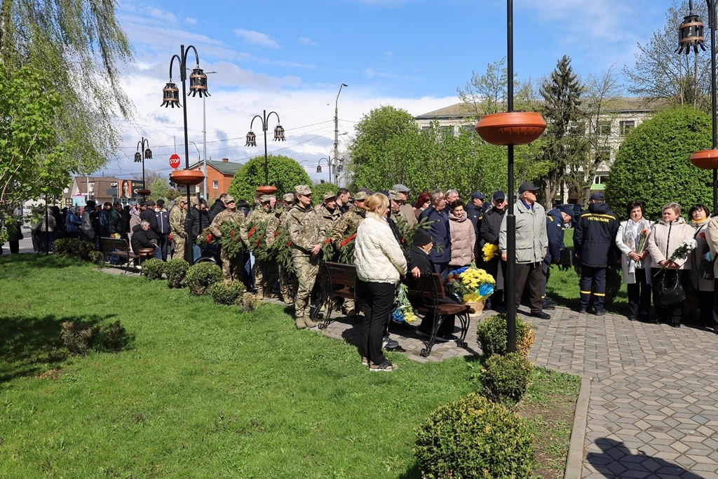 40 роковини Чорнобиля: у Звягелі вшанували ліквідаторів і нагородили учасників ліквідації катастрофи