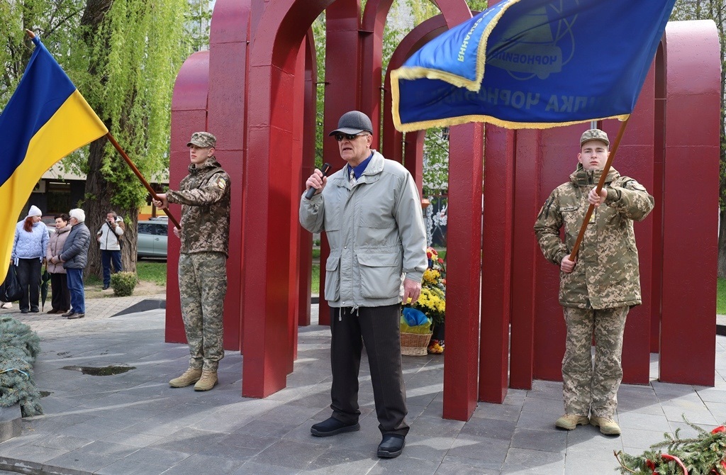 40 роковини Чорнобиля: у Звягелі вшанували ліквідаторів і нагородили учасників ліквідації катастрофи