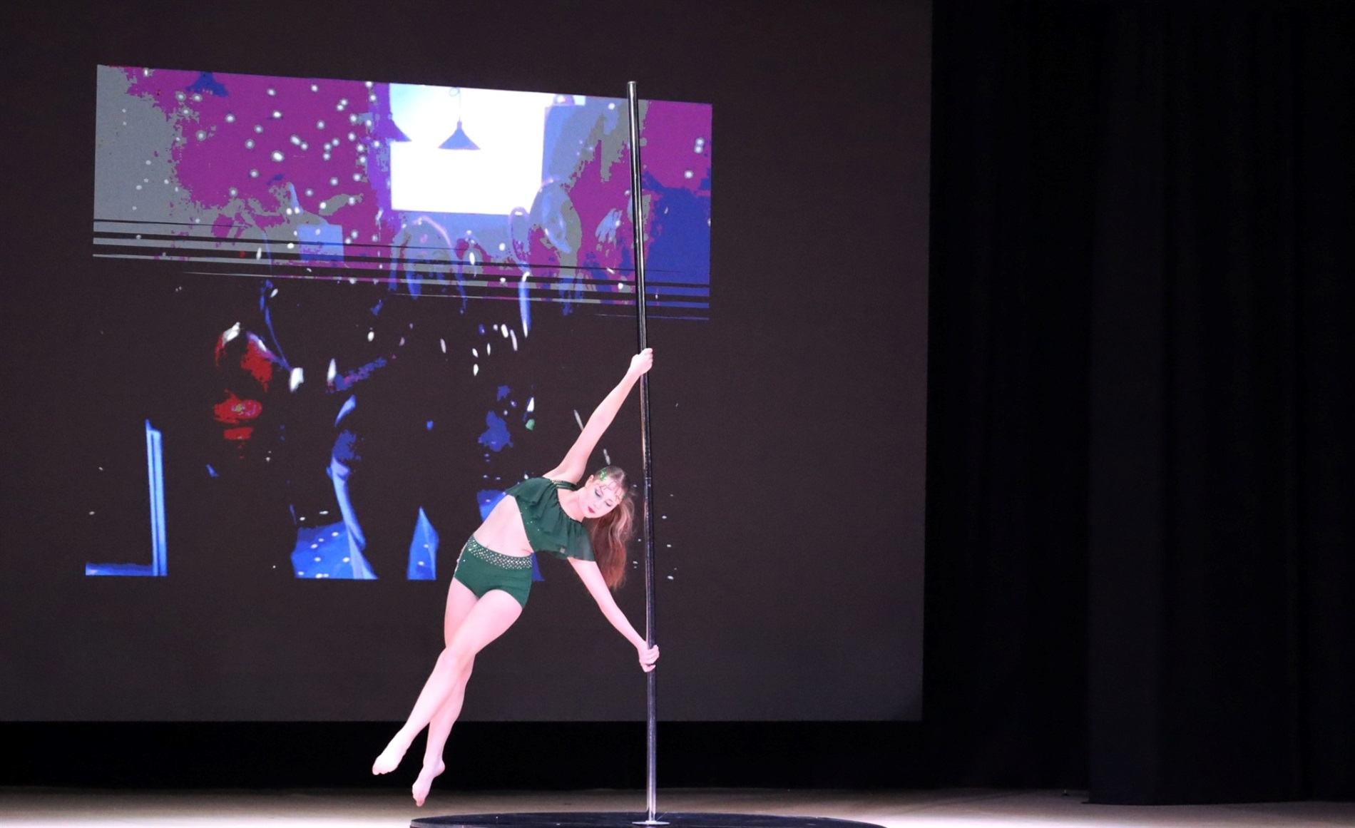 На сцені понад сотня танцівників: у Звягелі відбувся благодійний фестиваль танцю 