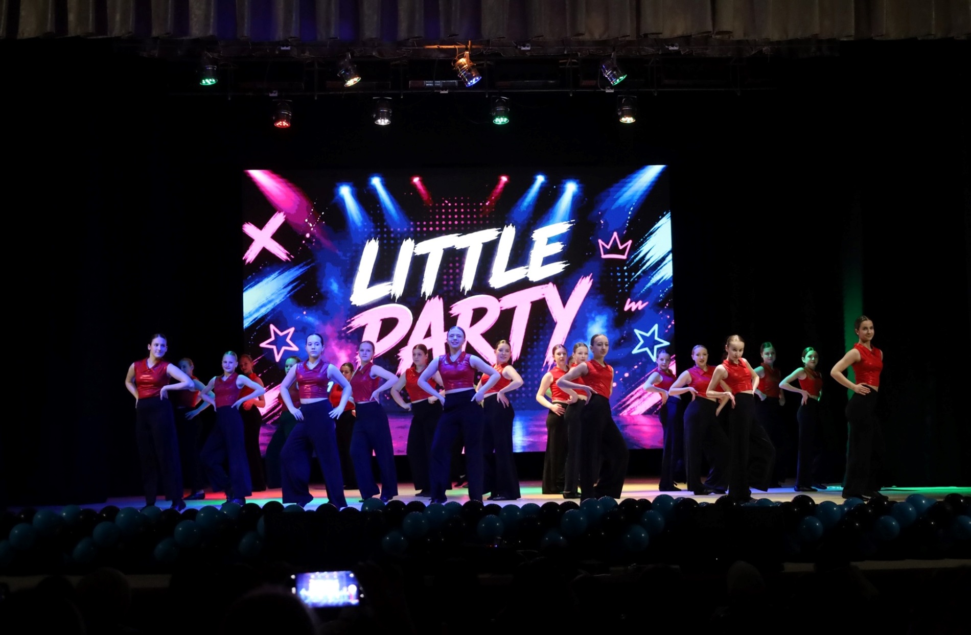 На сцені понад сотня танцівників: у Звягелі відбувся благодійний фестиваль танцю 