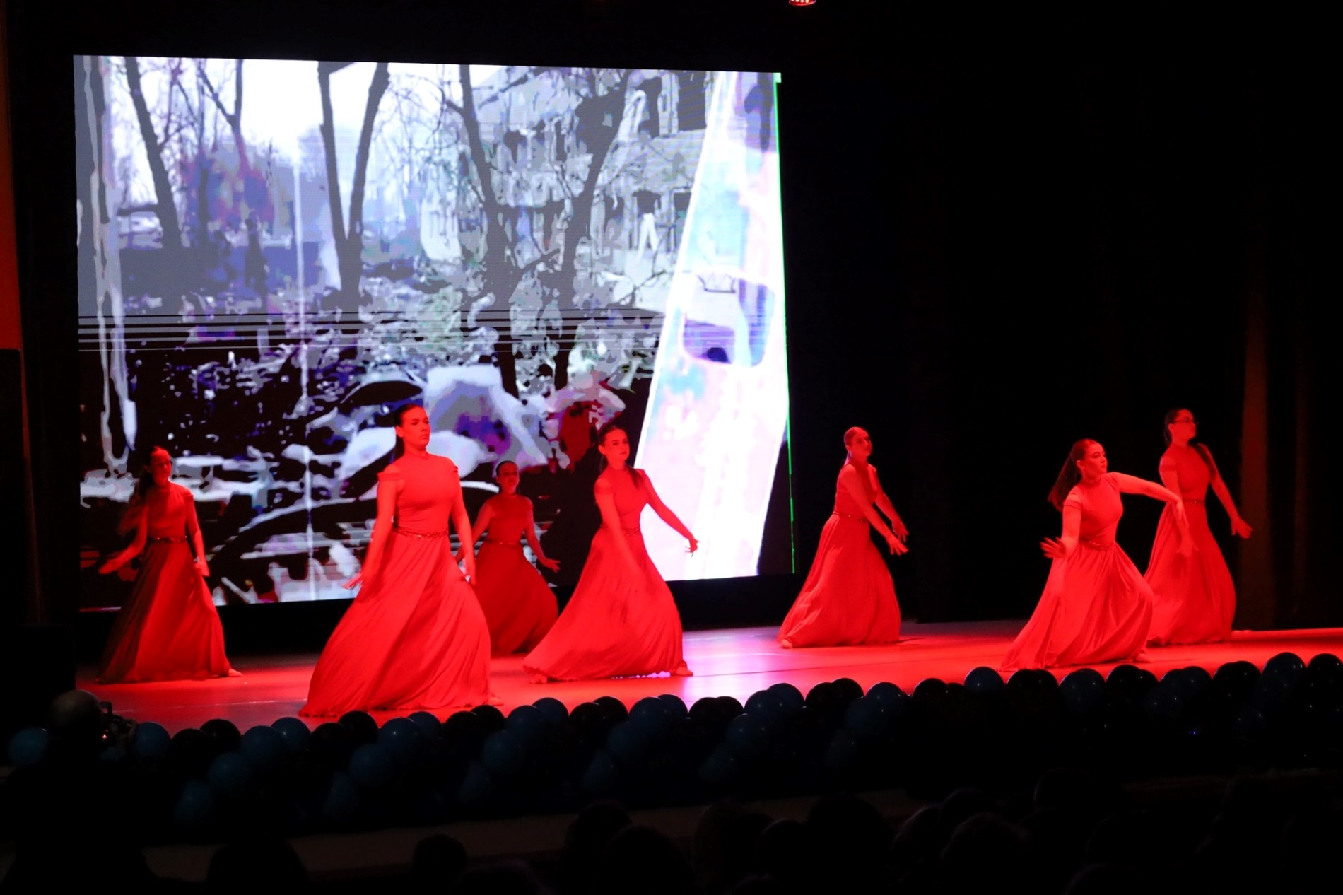 На сцені понад сотня танцівників: у Звягелі відбувся благодійний фестиваль танцю 