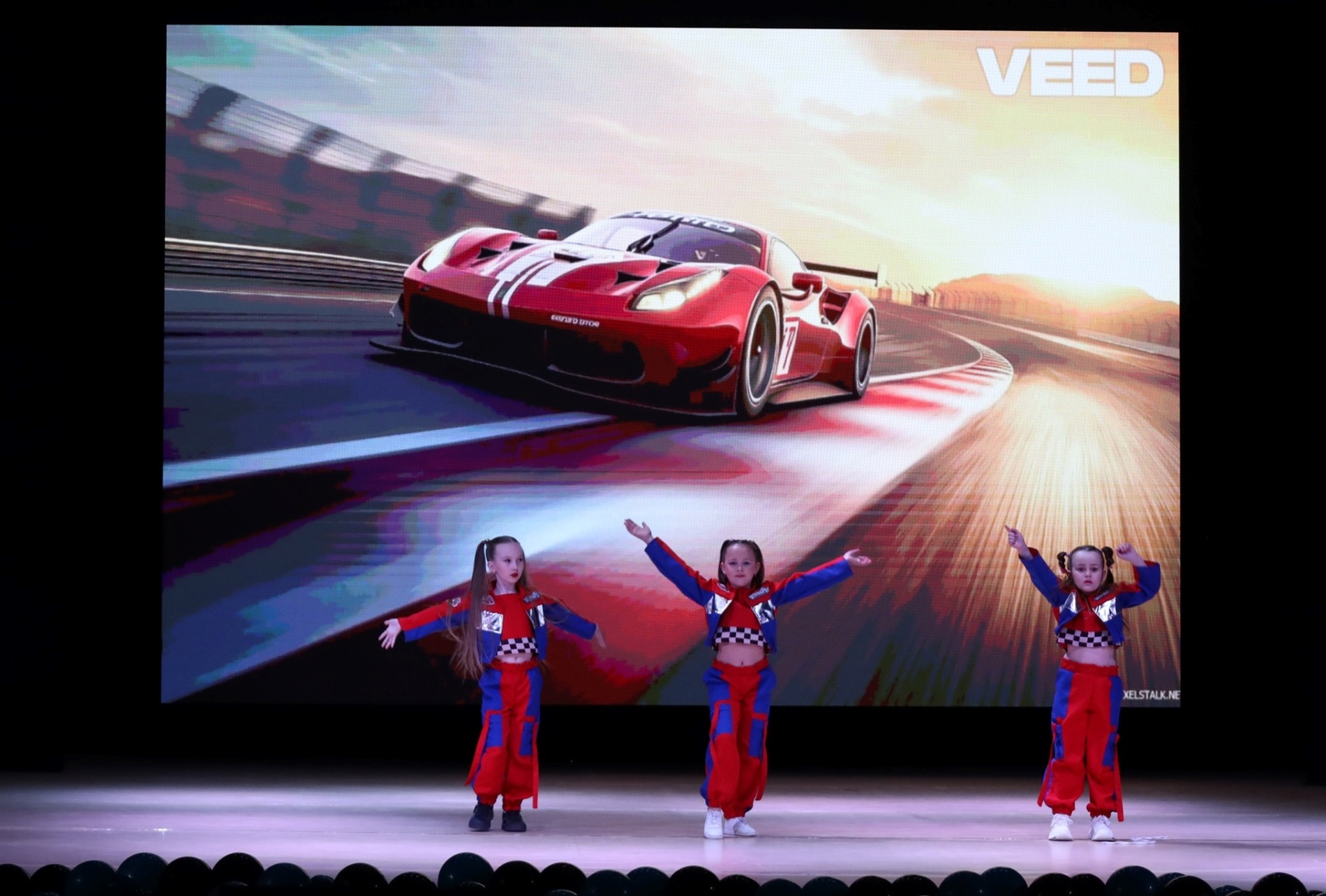 На сцені понад сотня танцівників: у Звягелі відбувся благодійний фестиваль танцю 