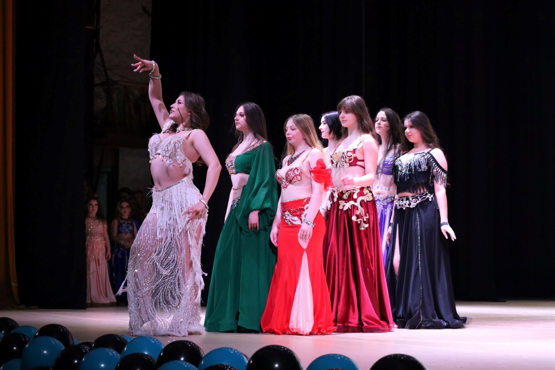 На сцені понад сотня танцівників: у Звягелі відбувся благодійний фестиваль танцю 