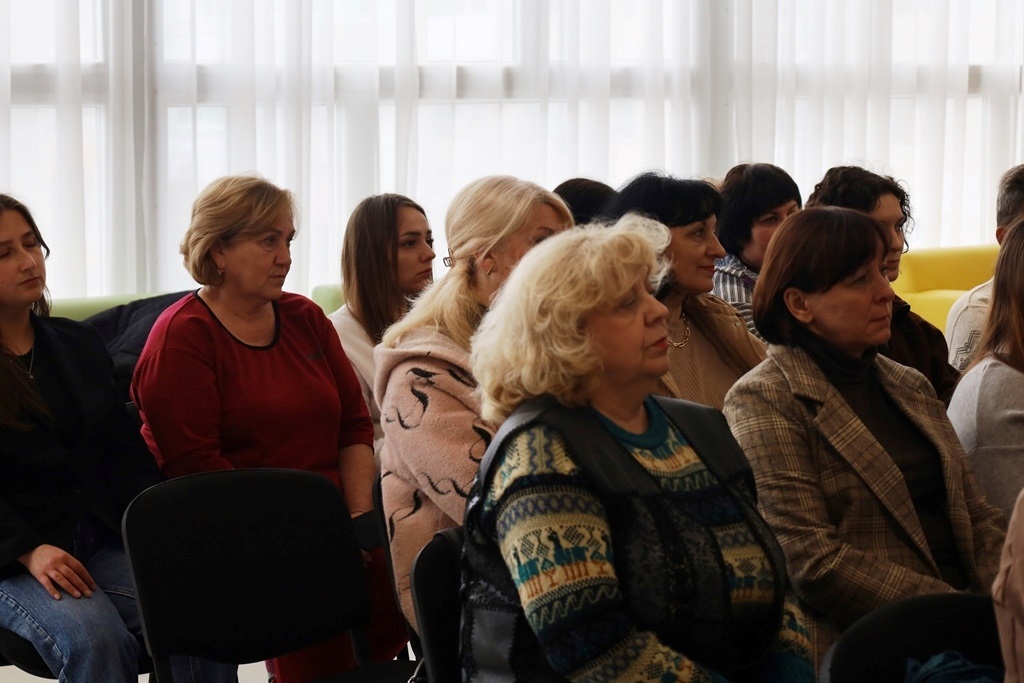 Унікальні світлини з приватних архівів: у Звягелі презентували фотоальбом про площу Лесі Українки