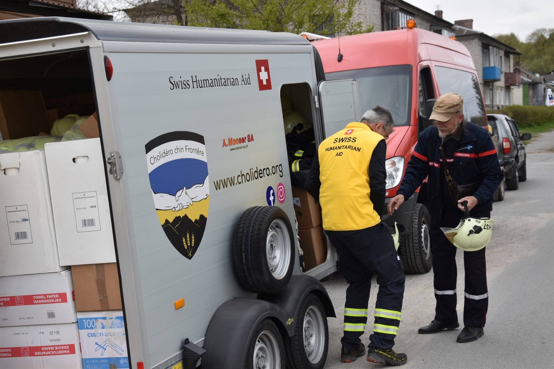 Пожежний автомобіль і медичне обладнання: Звягельщина отримала допомогу від Швейцарії