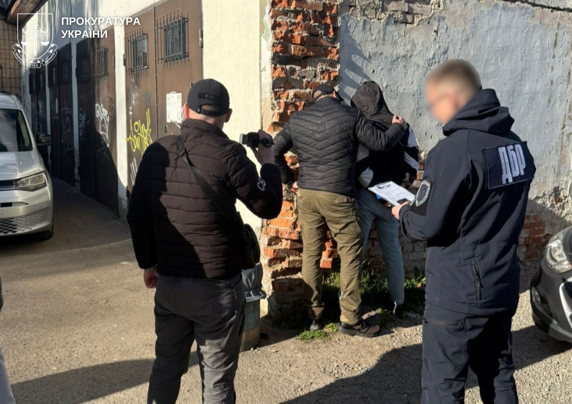 Канабіс, кокаїн і боєприпаси знайшли вдома у працівника служби судової охорони на Житомирщині