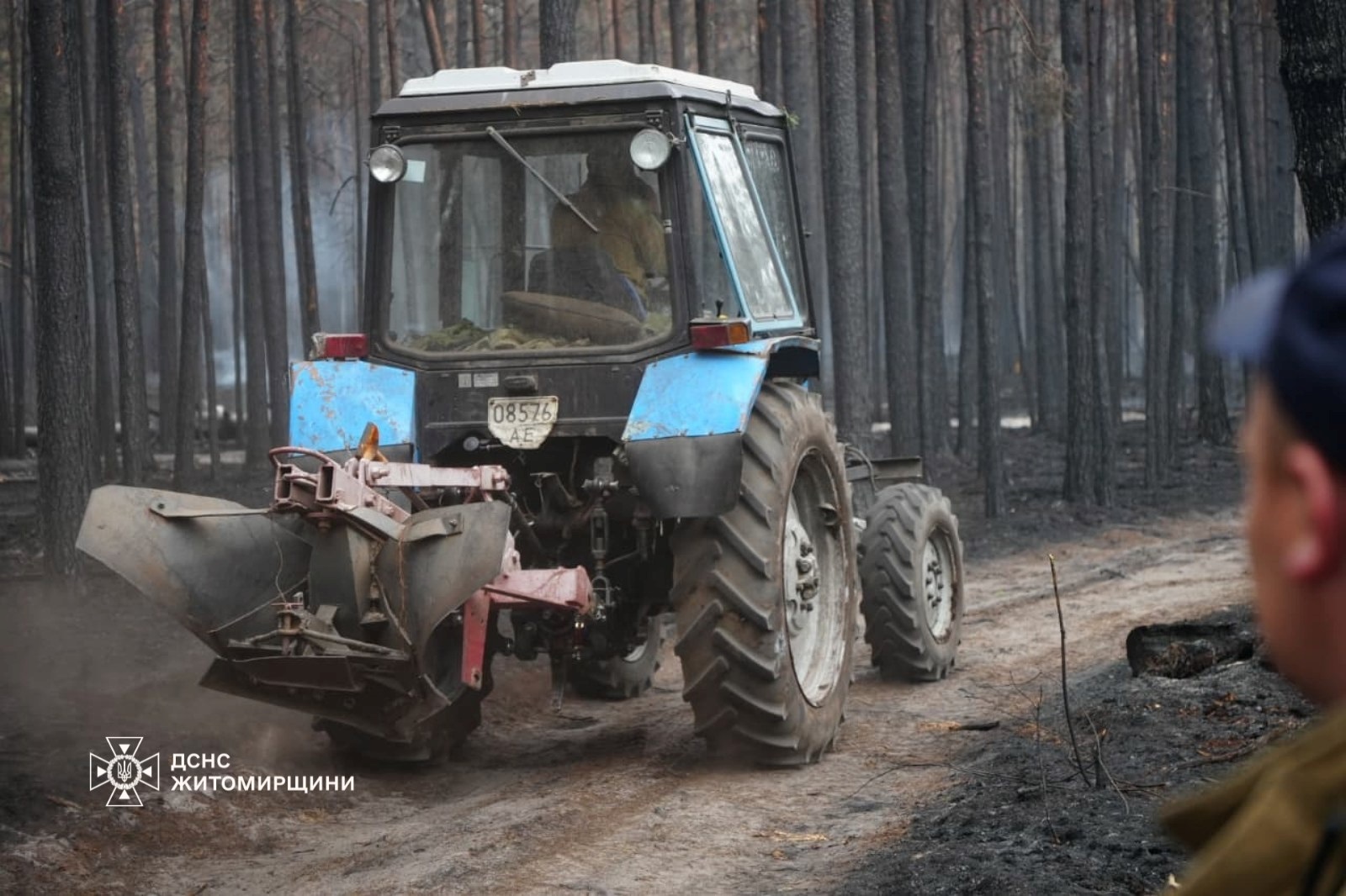Горить Поліський природний заповідник на Житомирщині: площа пожежі поступово зменшується