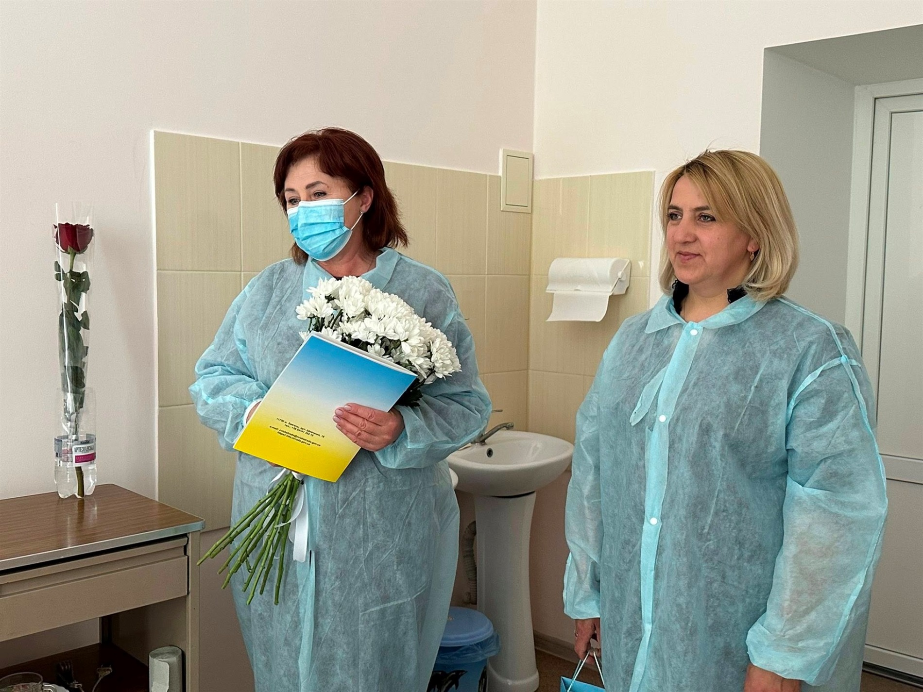 У пологовому відділенні Звягеля в День матері привітали двох породіль з народженням дітей