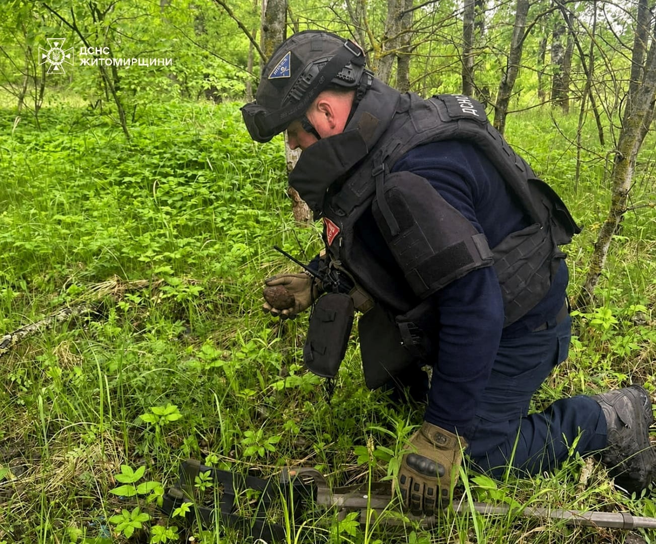 Сапери ДСНС знешкодили боєприпас, який виявили місцеві мешканці на Звягельщині