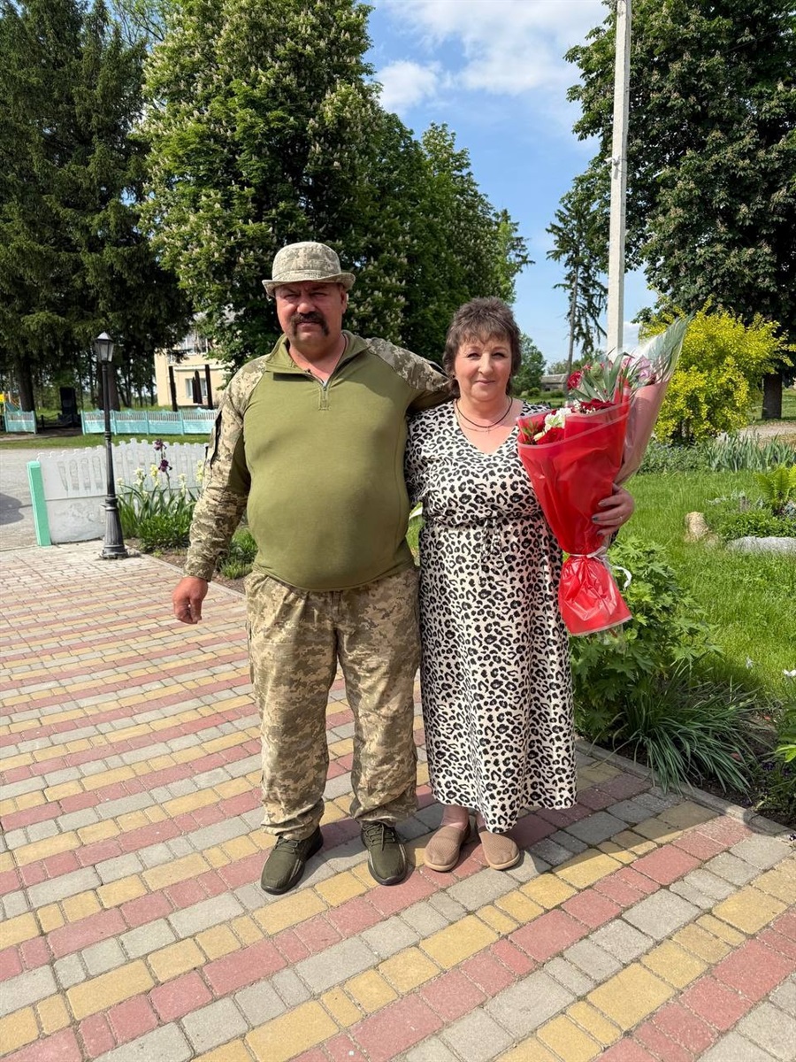 Подружжя під час реєстрації шлюбу в Брониківській громаді.