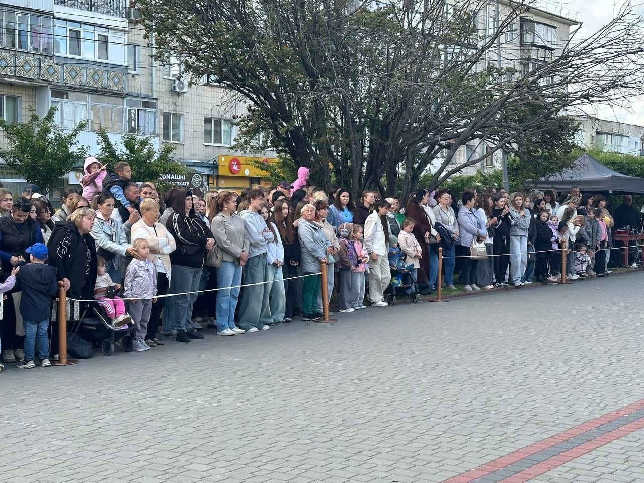 Бал випускників на площі Звягеля