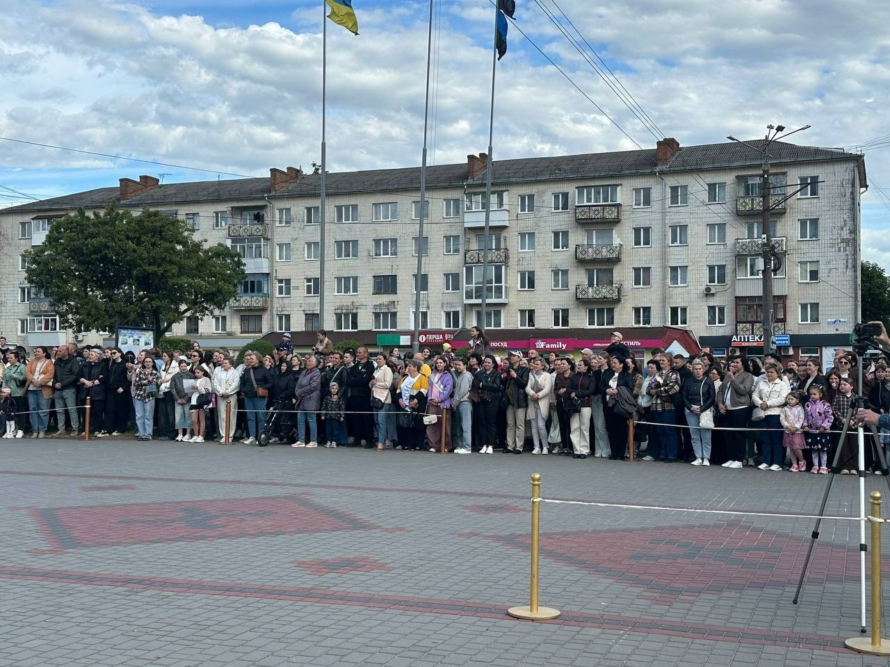 Бал випускників на площі Звягеля