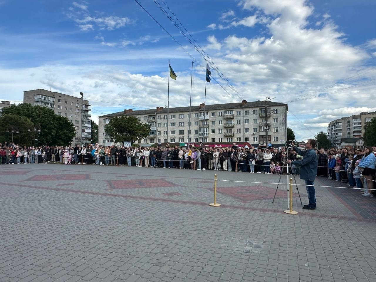 Бал випускників на площі Звягеля