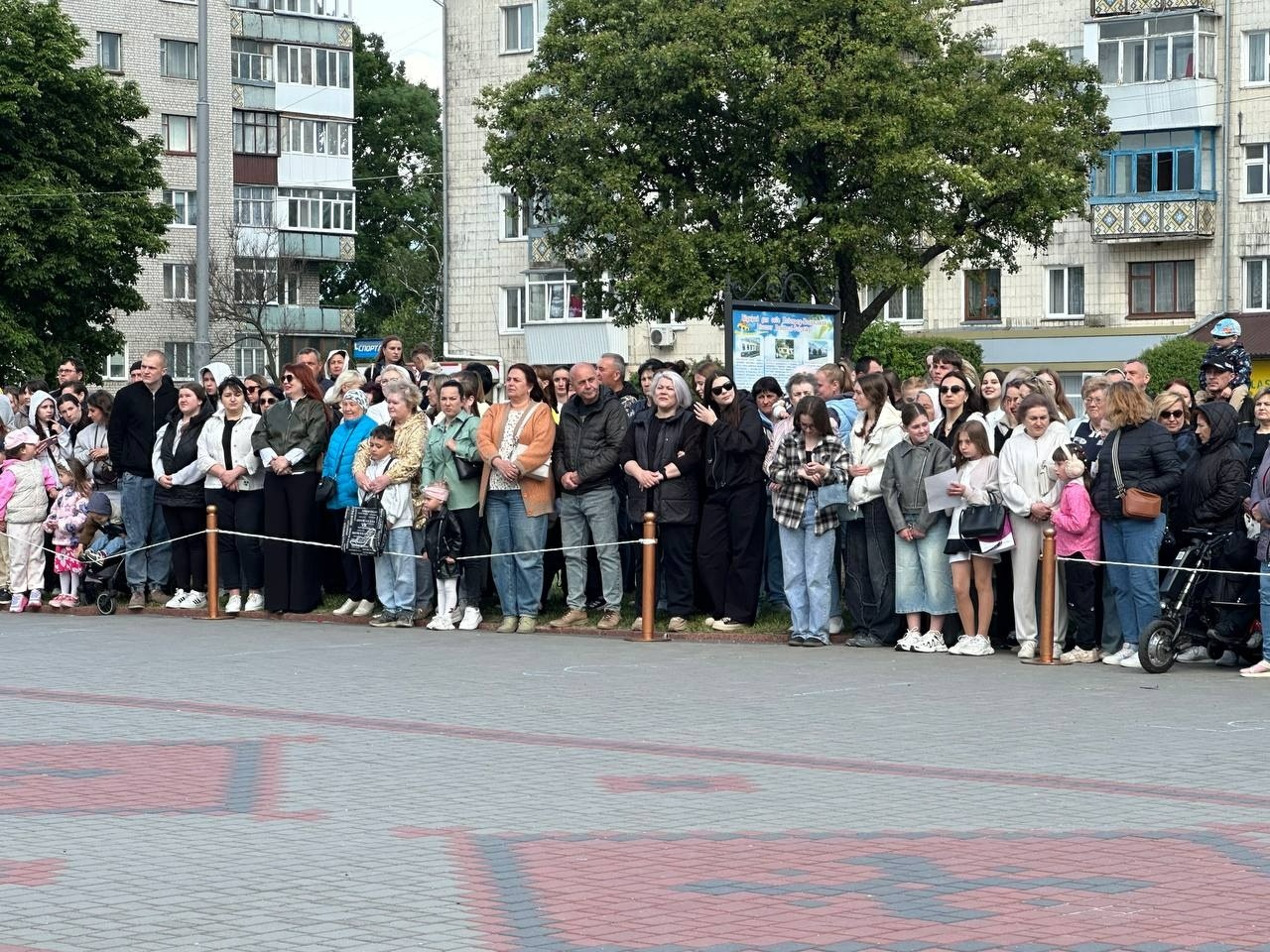 Бал випускників на площі Звягеля