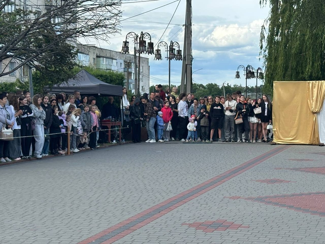 Бал випускників на площі Звягеля