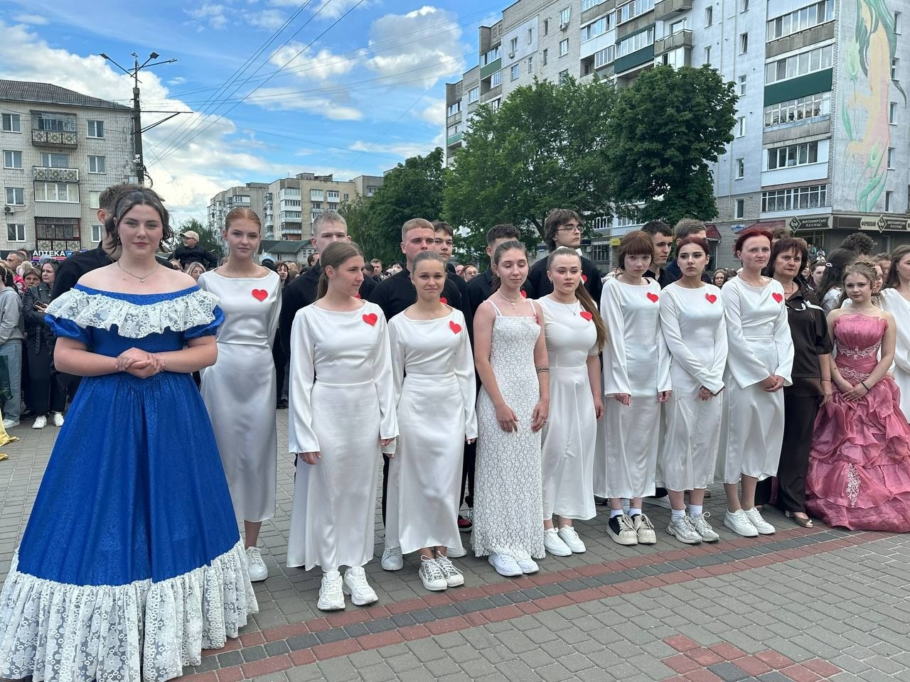 Бал випускників на площі Звягеля