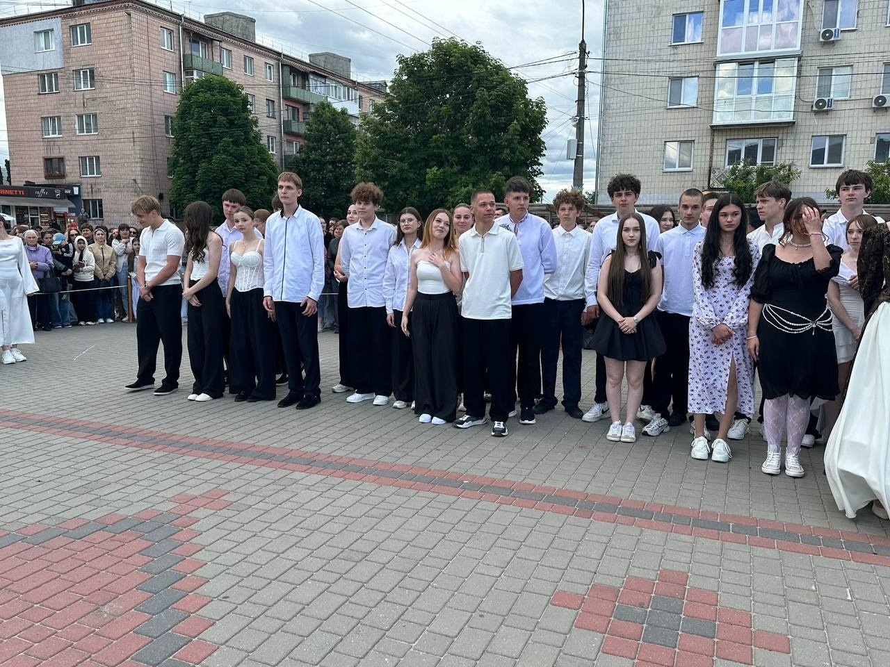 Бал випускників на площі Звягеля