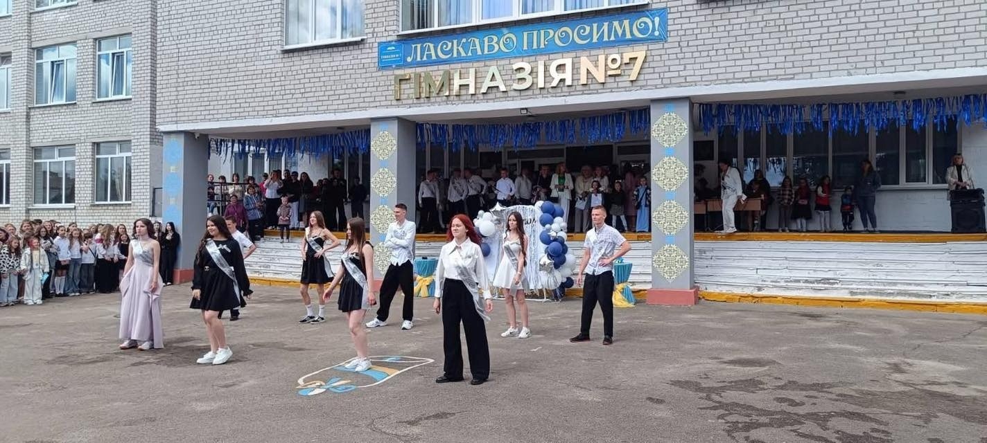 Останній дзвоник у школах Звягельської громади: світлини