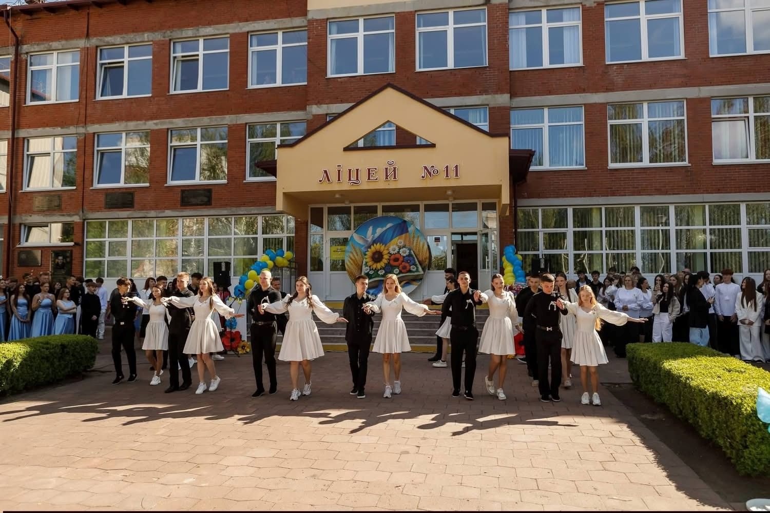 Останній дзвоник у школах Звягельської громади: світлини