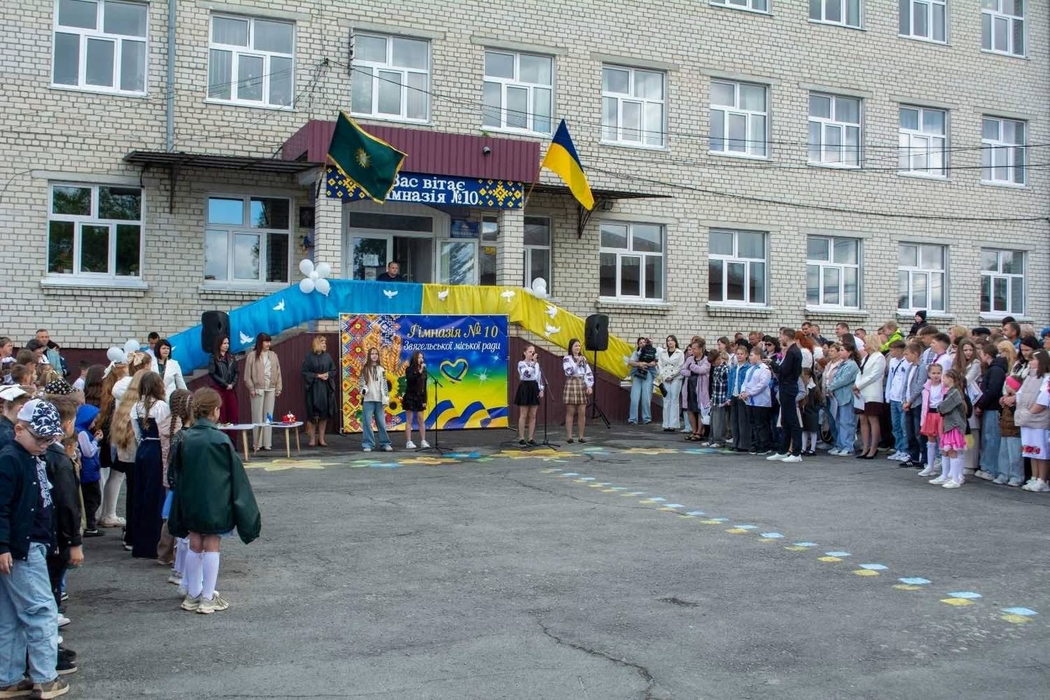 Останній дзвоник у школах Звягельської громади: світлини