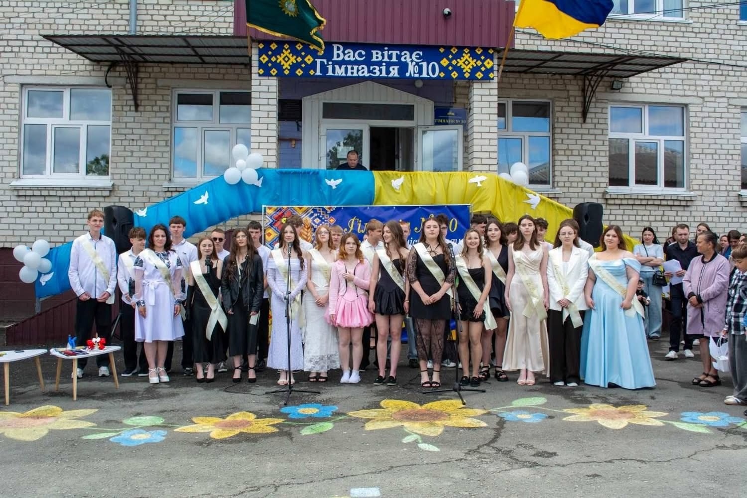 Останній дзвоник у школах Звягельської громади: світлини