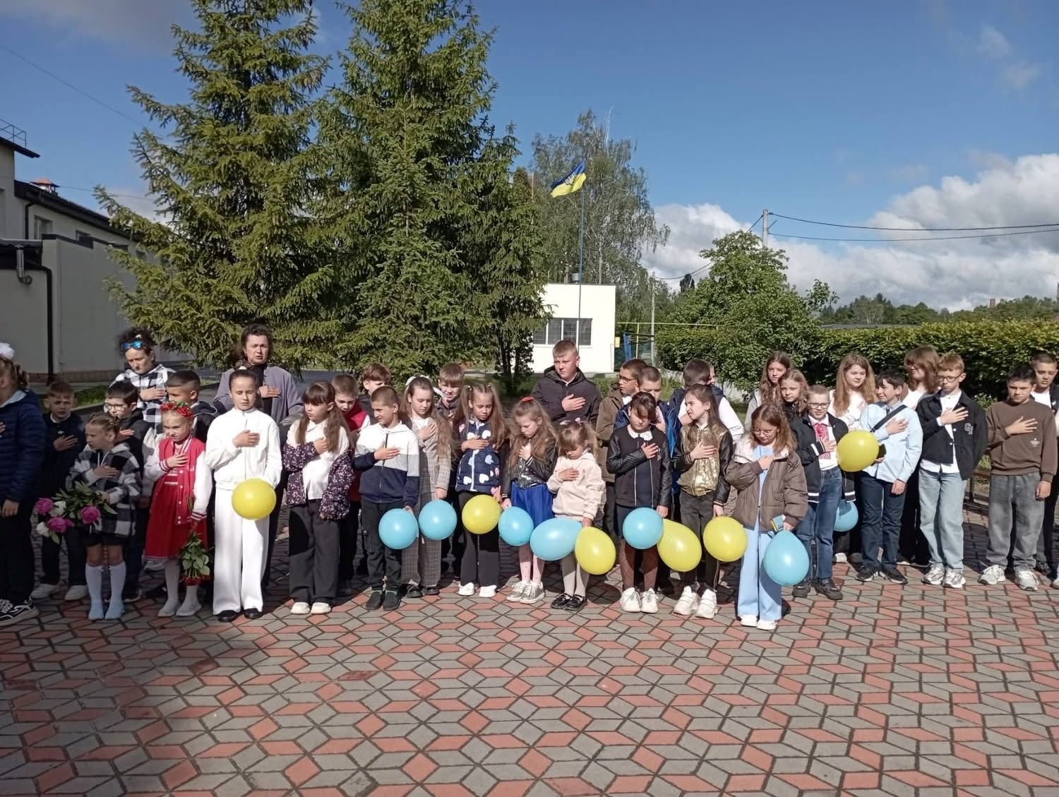 Останній дзвоник у школах Звягельської громади: світлини