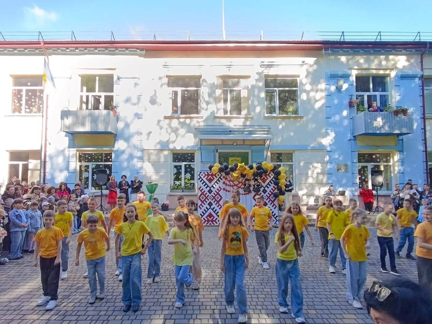 Останній дзвоник у школах Звягельської громади: світлини