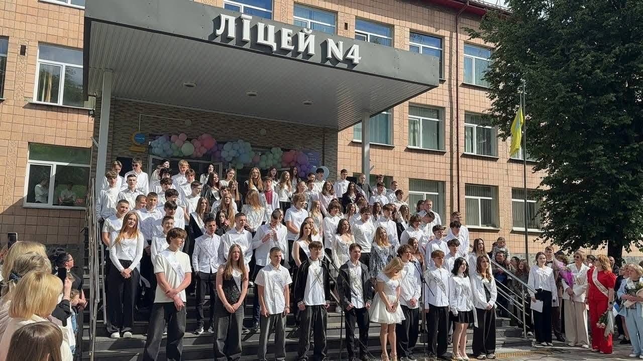 Останній дзвоник у школах Звягельської громади: світлини