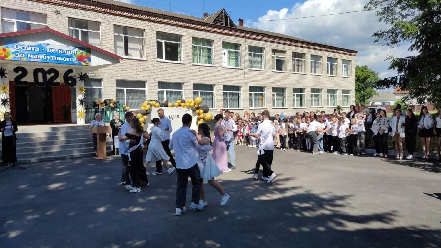 Останній дзвоник у школах Звягельської громади: світлини