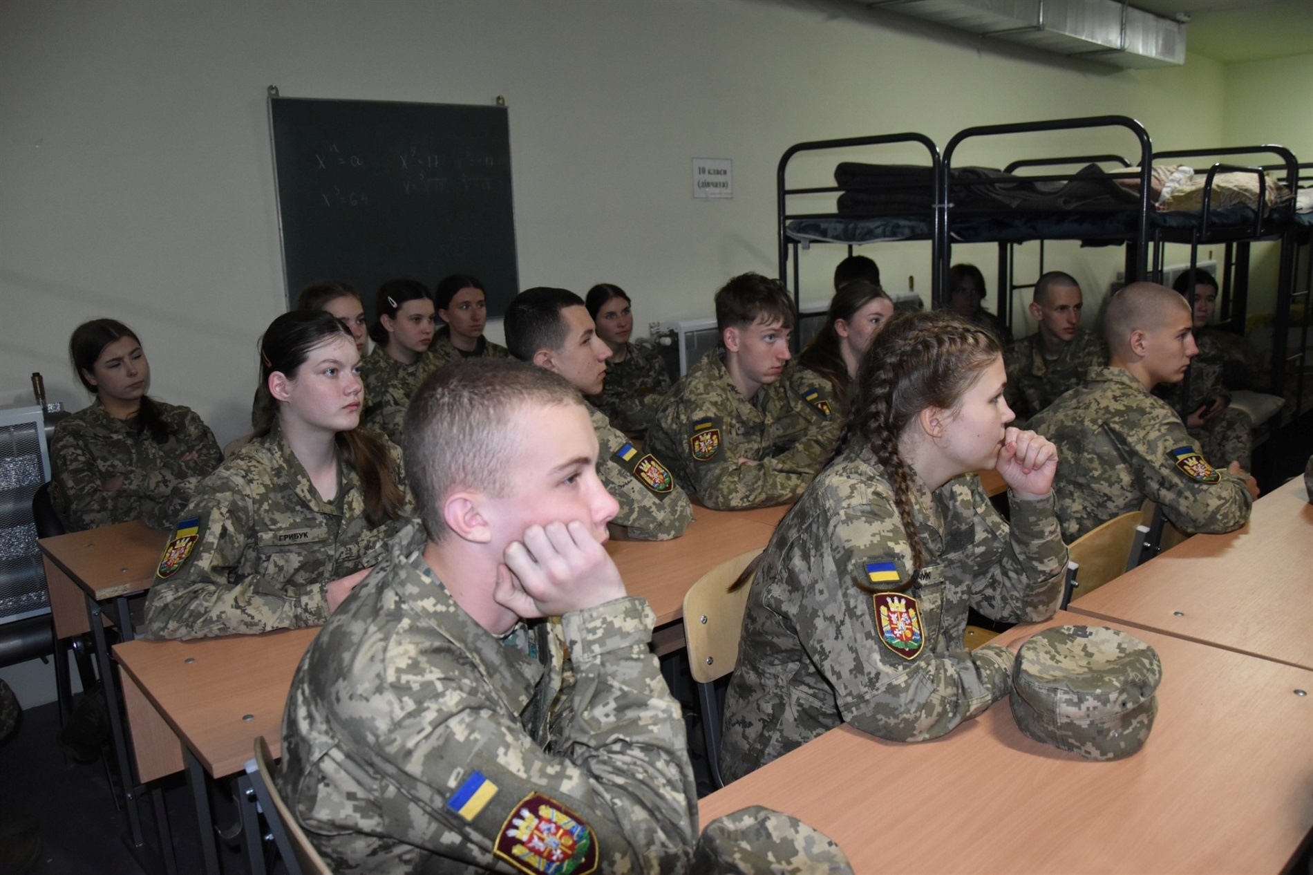 У ліцеї з посиленою військово-фізичною підготовкою вшанували дітей, які стали жертвами агресії