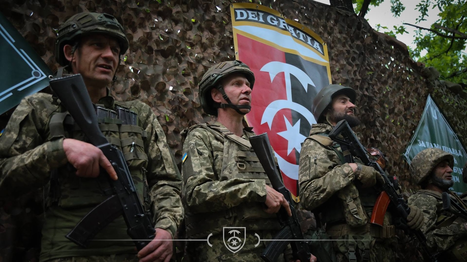 Бійцям 30 ОМБр командир вручив шеврони бригади