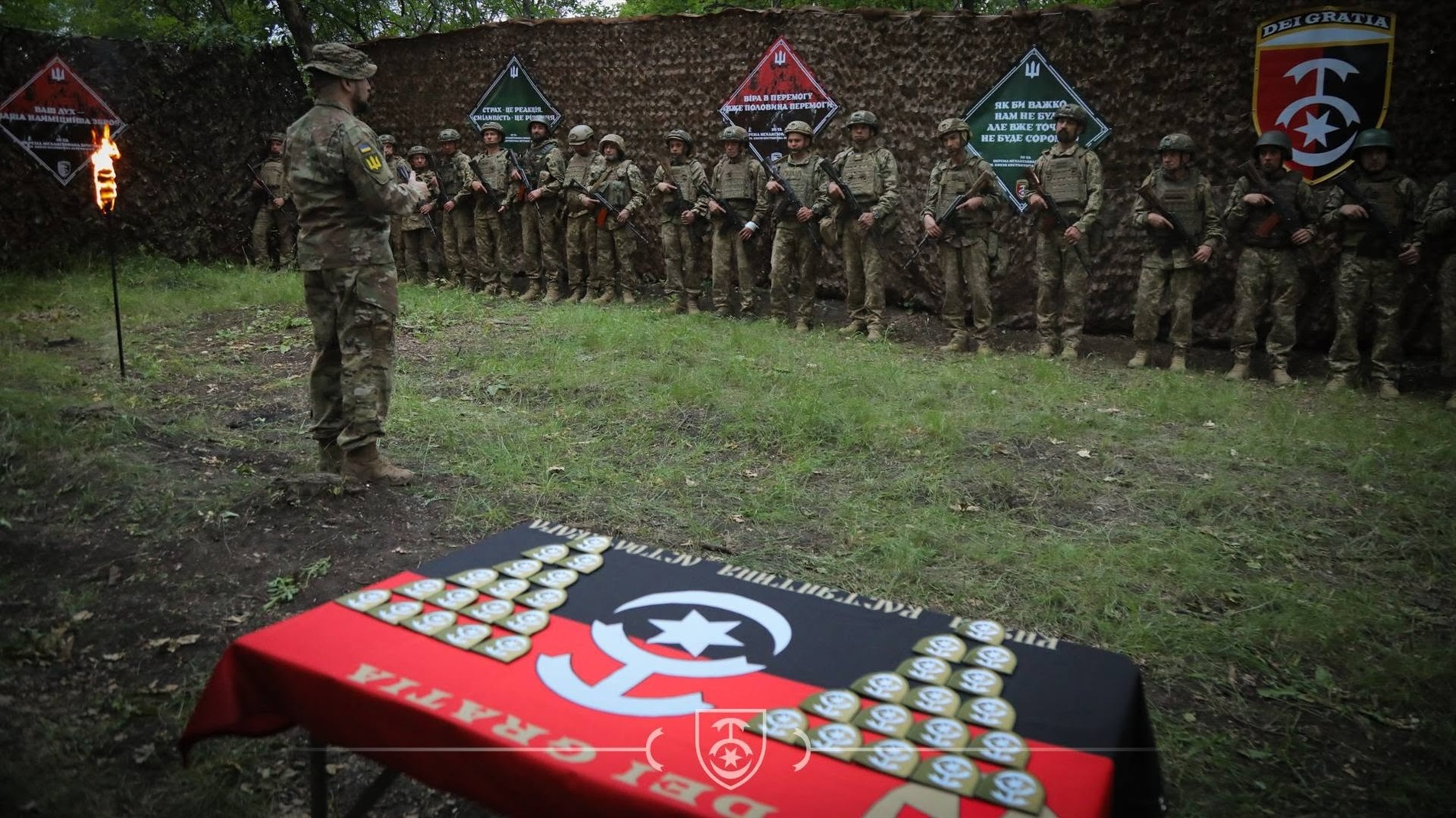 Бійцям 30 ОМБр командир вручив шеврони бригади