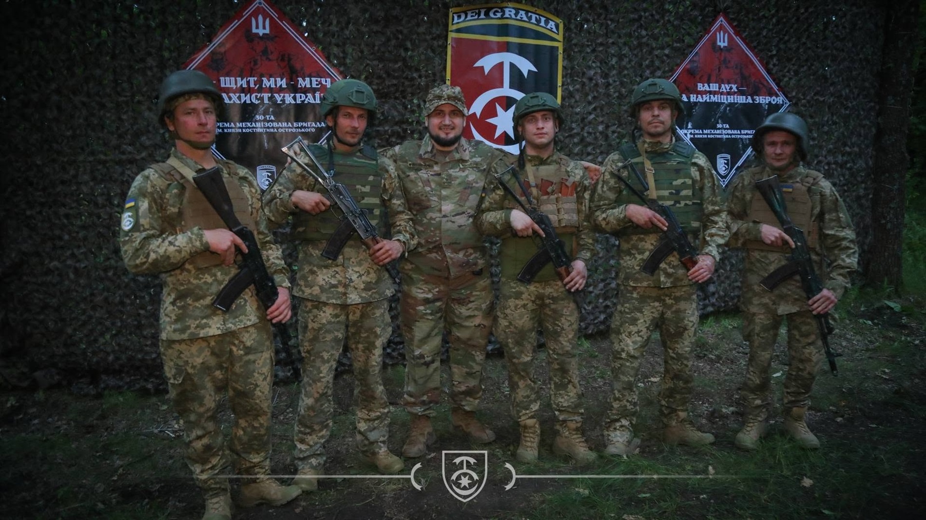 Бійцям 30 ОМБр командир вручив шеврони бригади