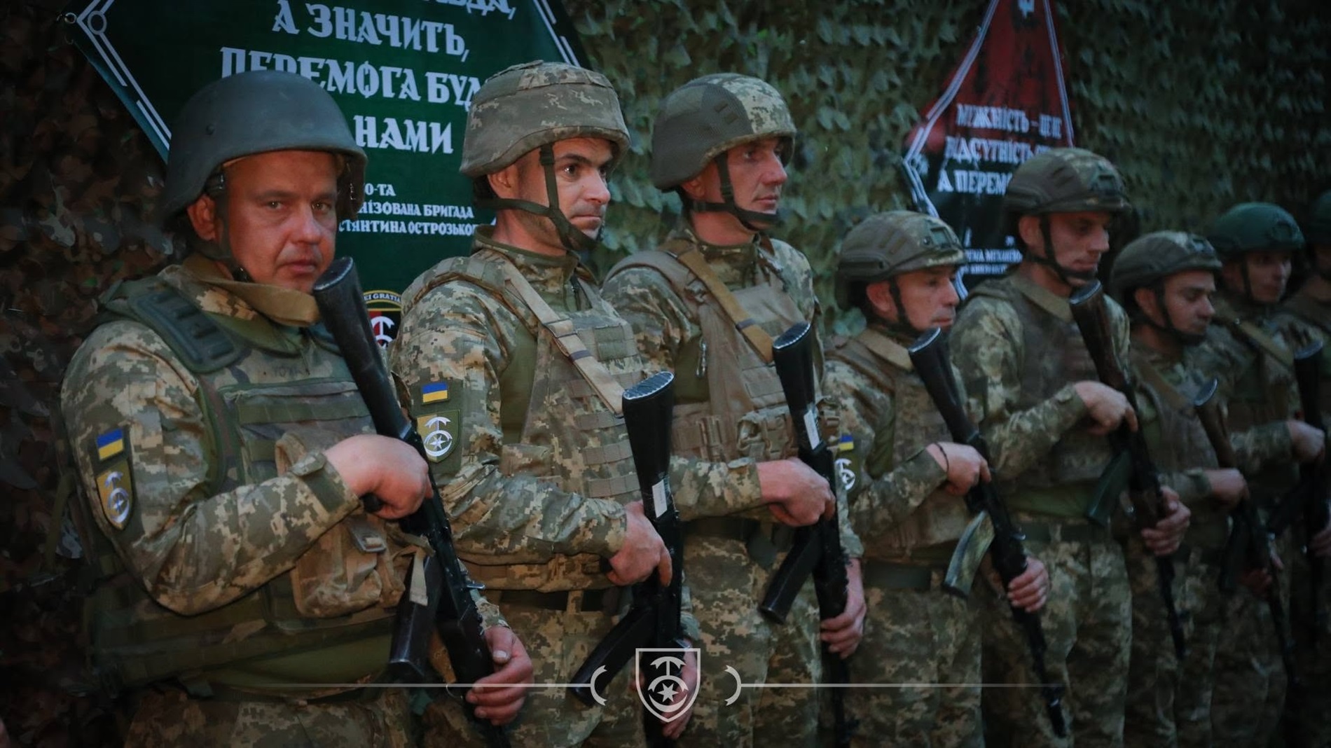 Бійцям 30 ОМБр командир вручив шеврони бригади