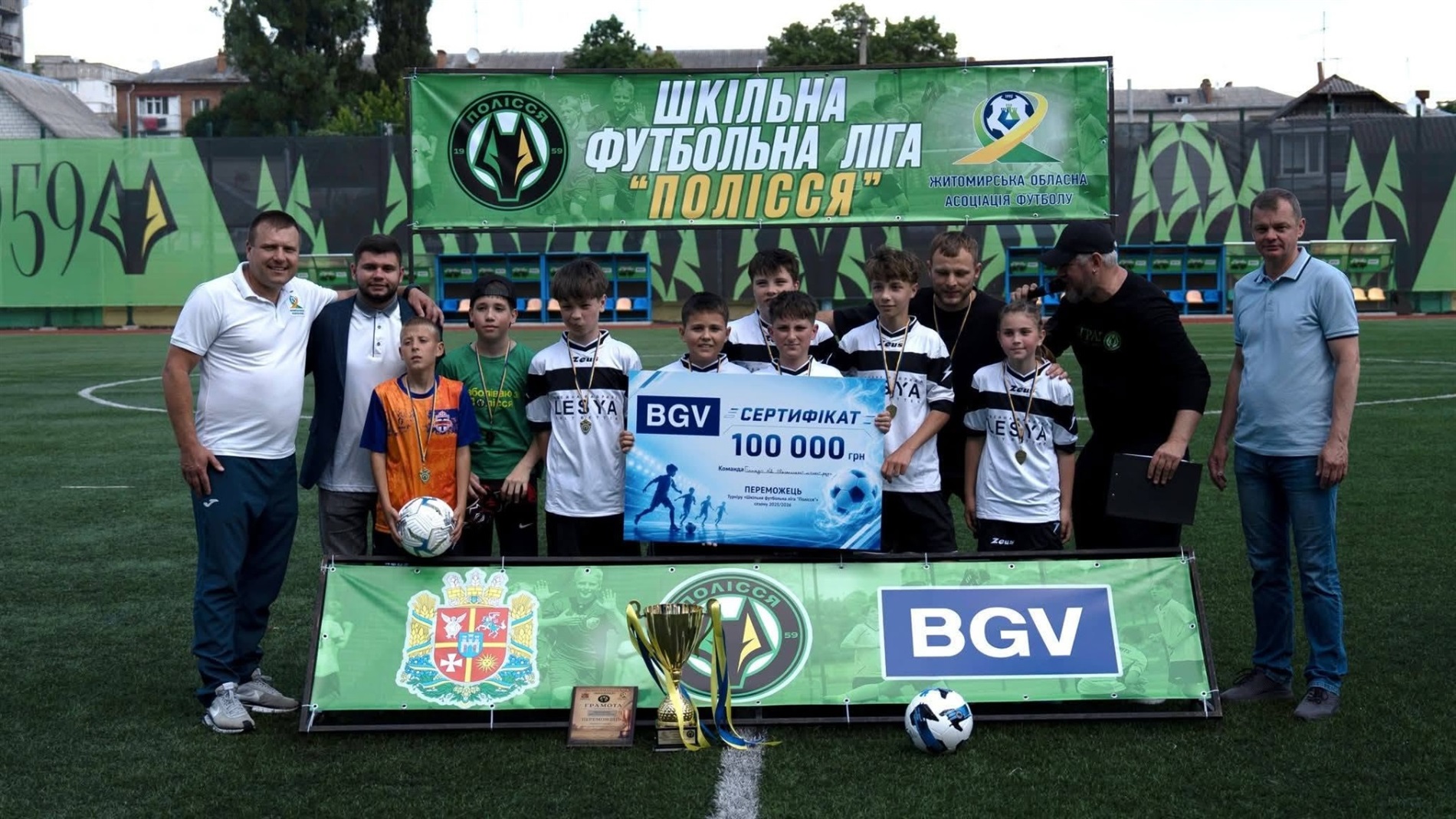 Команда футболістів зі звягельської Гімназії №2 виграла 