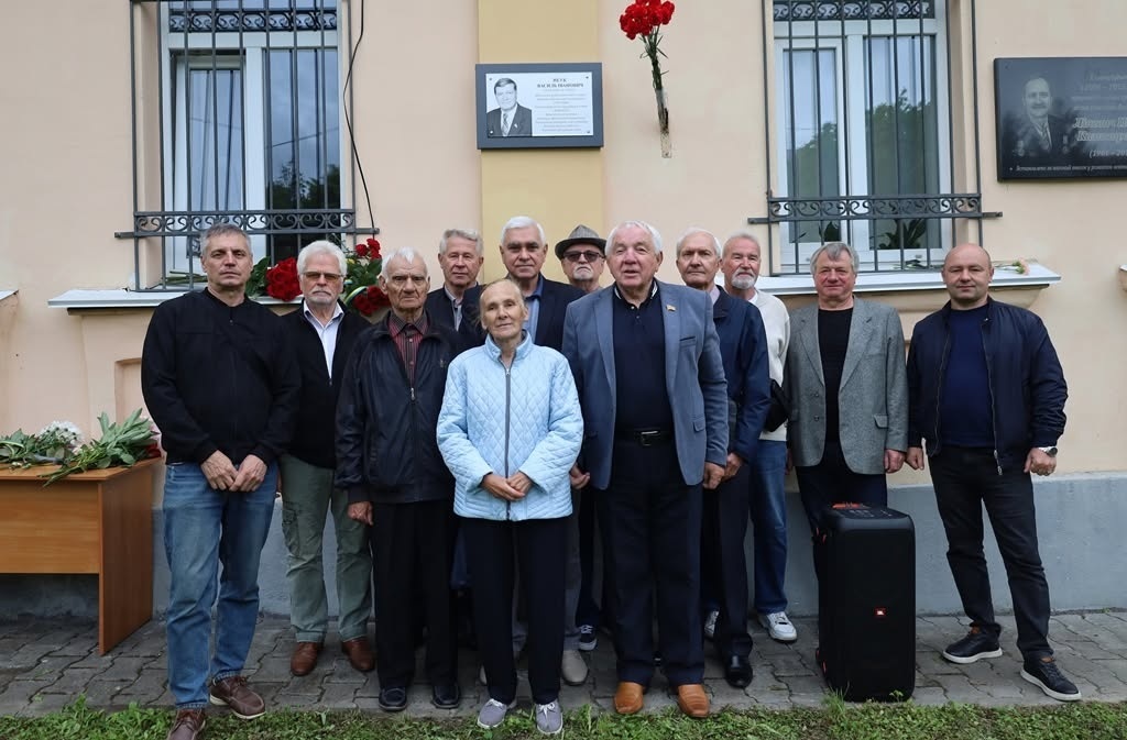 У Звягелі вшанували Василя Неука та Валентина Вітренка – на їх честь відкрили меморіальні дошки