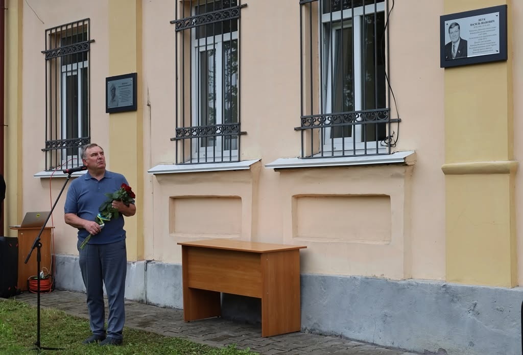 У Звягелі вшанували Василя Неука та Валентина Вітренка – на їх честь відкрили меморіальні дошки