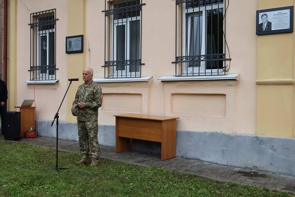 У Звягелі вшанували Василя Неука та Валентина Вітренка – на їх честь відкрили меморіальні дошки