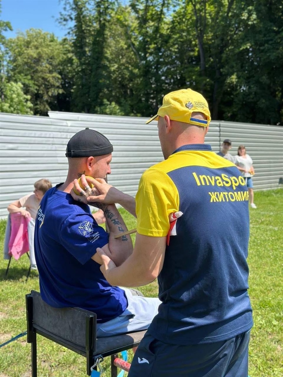 Чемпіонат області з пара легкої атлетики у Звягелі: спортсмени змагалися у метаннях