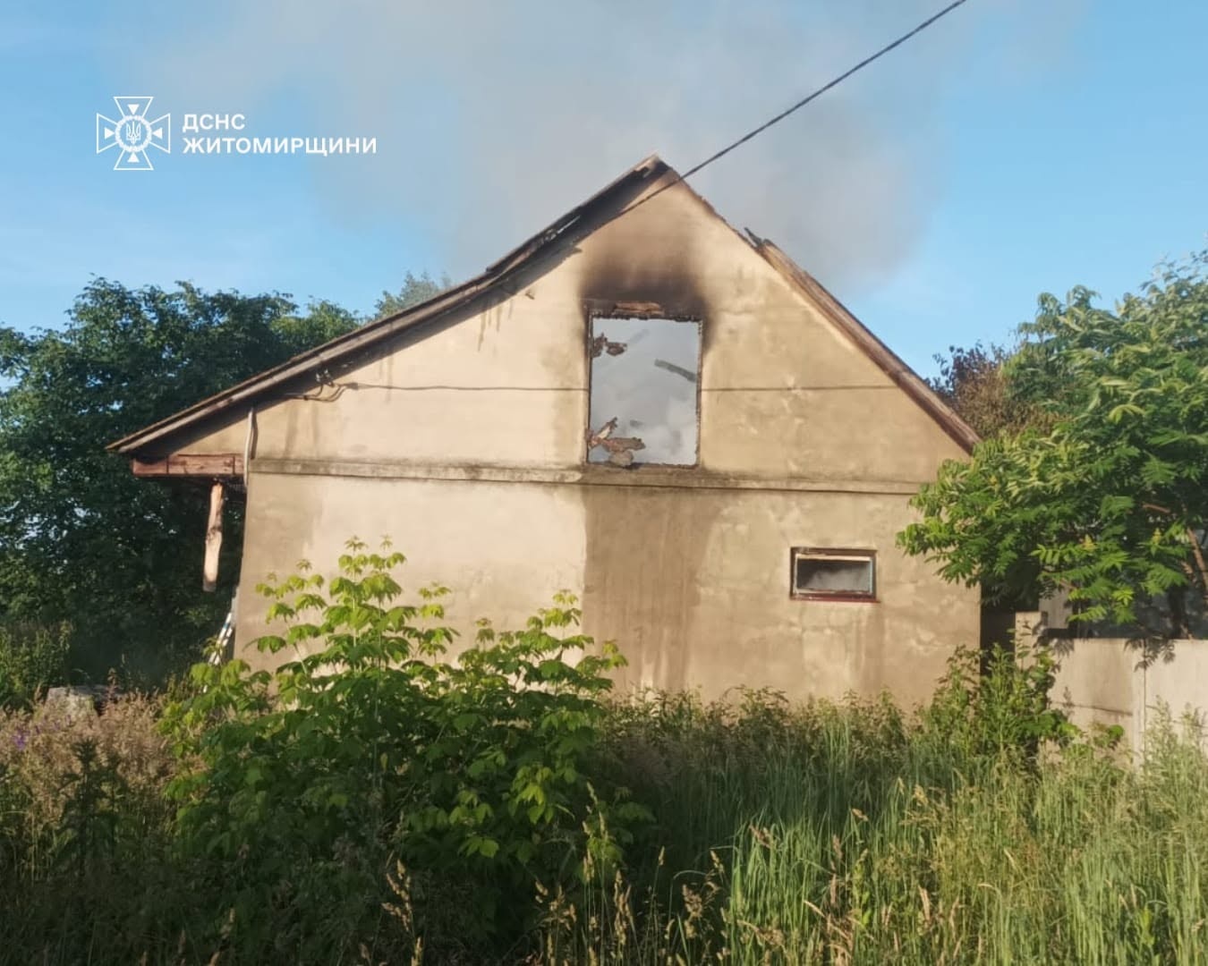 На пожежі на Звягельщині в житловому будинку рятувальники виявили загиблого чоловіка