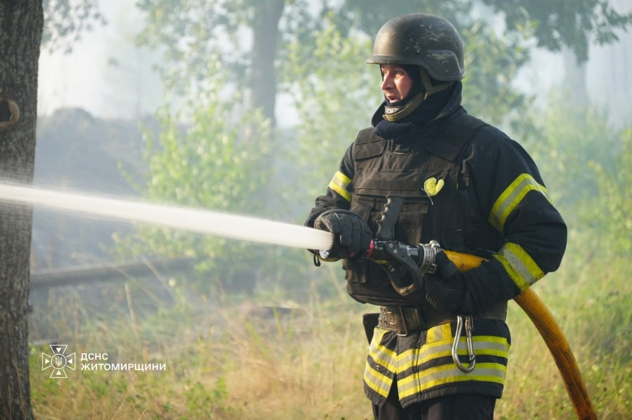 У Житомирі загасили пожежу після російського удару